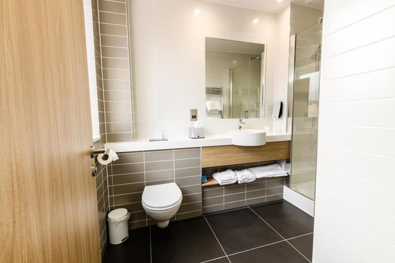 Holiday Inn Express - Wigan By Ihg Exterior foto