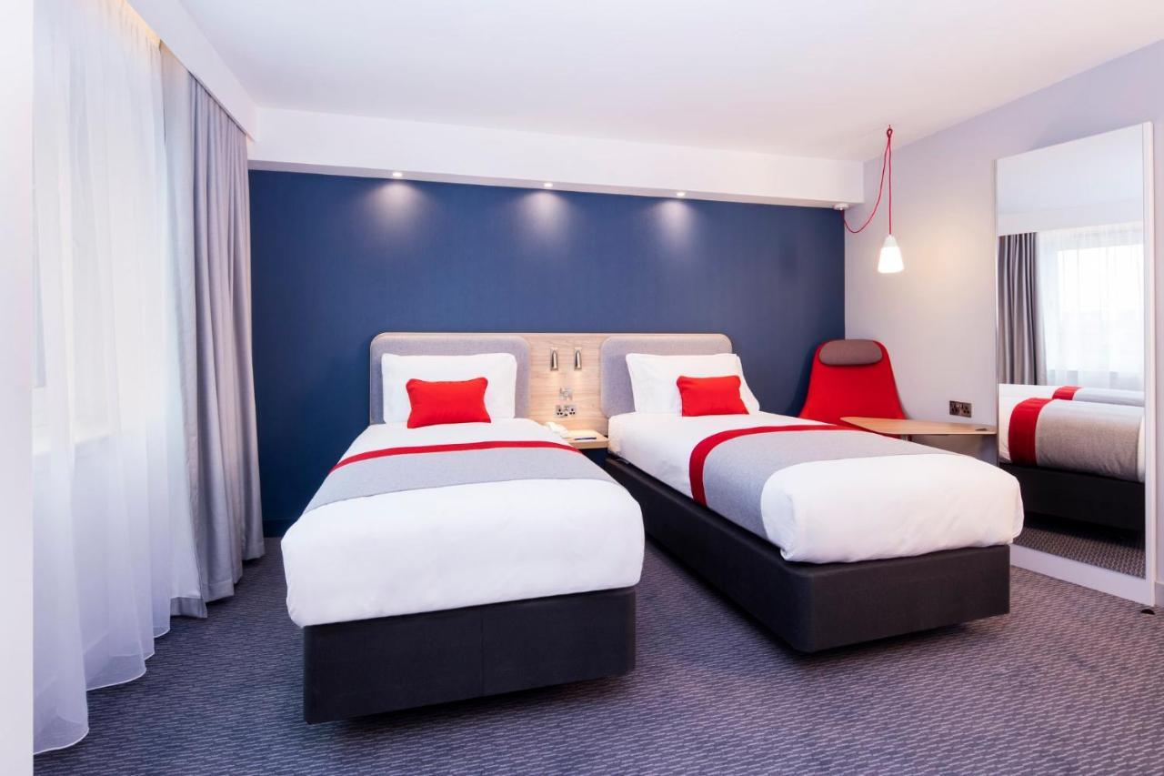 Holiday Inn Express - Wigan By Ihg Exterior foto