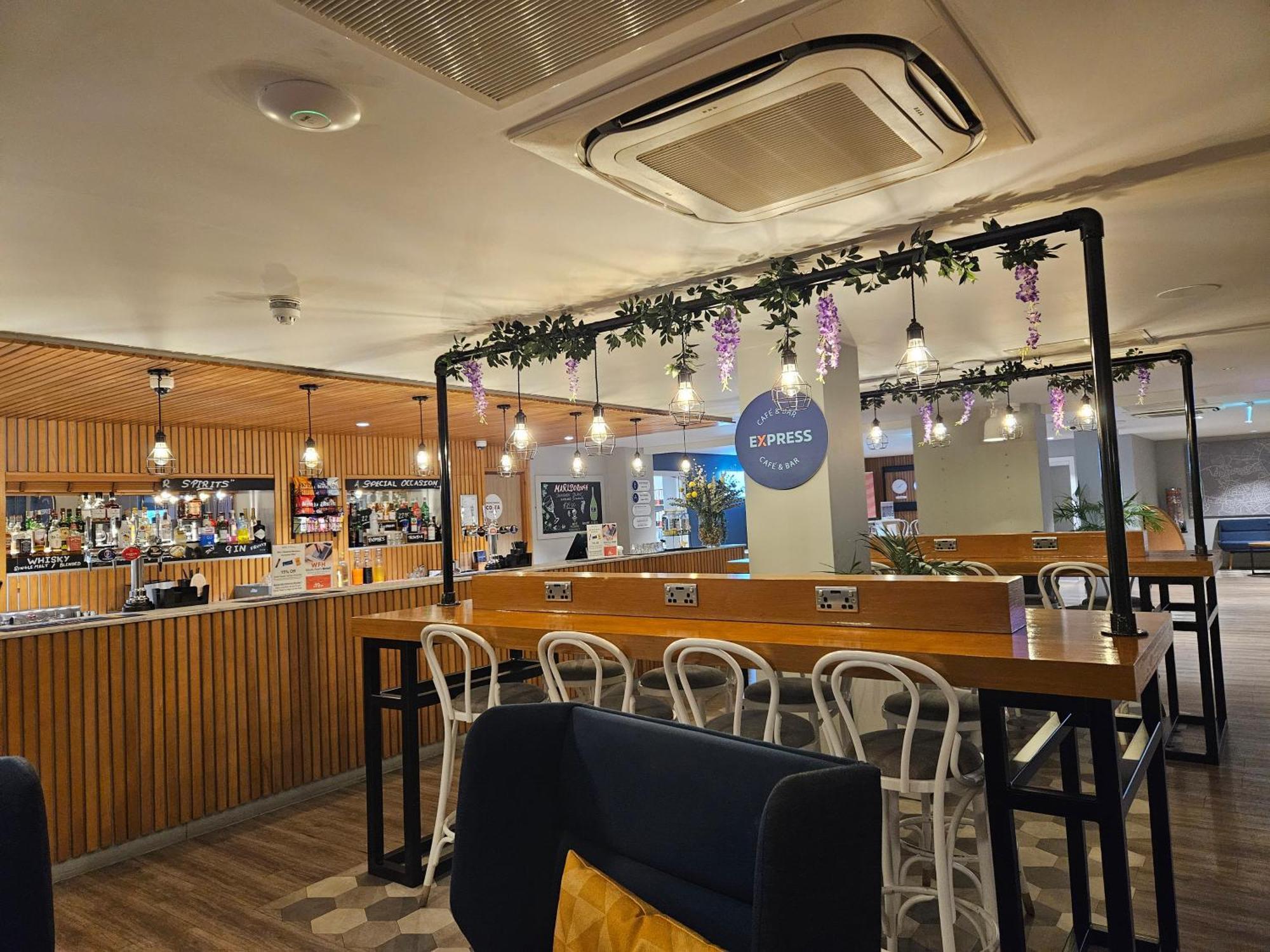 Holiday Inn Express - Wigan By Ihg Exterior foto