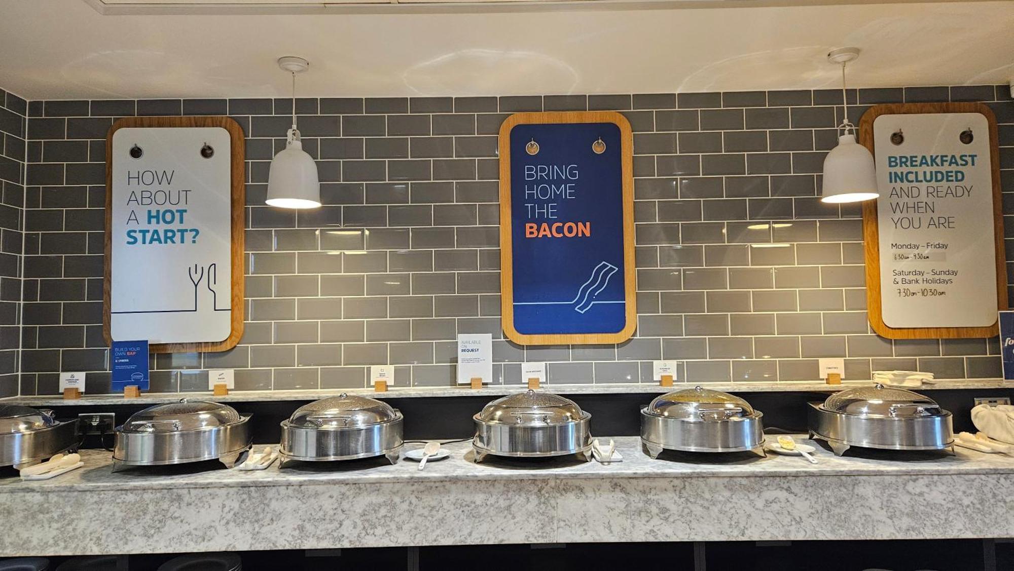 Holiday Inn Express - Wigan By Ihg Exterior foto